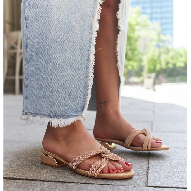 Flip-flops bej cu toc mic, decorati cu strasuri Ulma 1