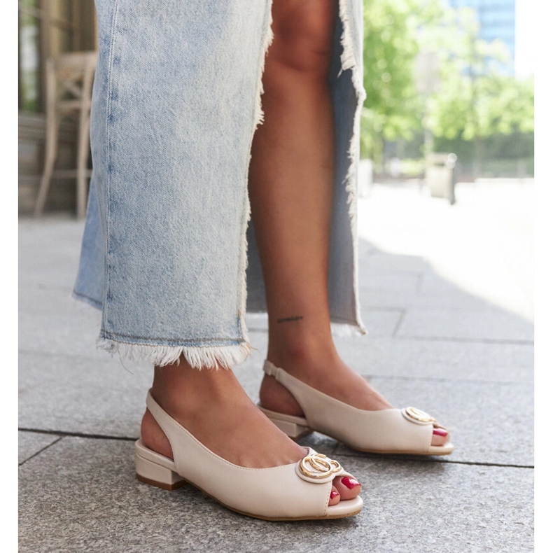 Sandale cu branț din piele Karimala bej 1