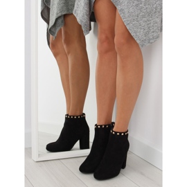 Cizme negre cu toc inalt cu crampoane negre negru 2 Cizme negre cu toc inalt cu crampoane negre negru 2