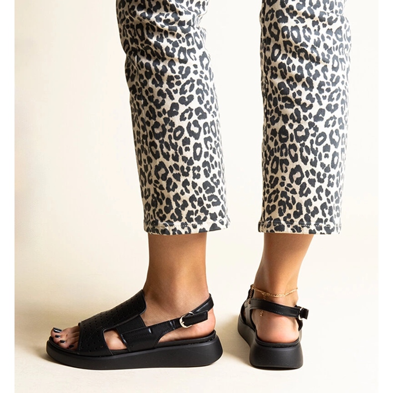 Sandale negre cu partea superioară ajurata Imogne negru 1