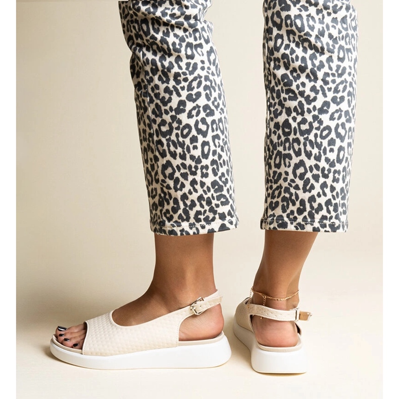 Sandale bej cu talpa groasa de la Hamond 2