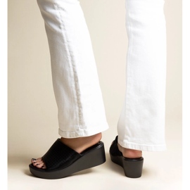 Papuci negri cu pană ajurata din piele ecologică Garvin negru 1 Papuci negri cu pană ajurata din piele ecologică Garvin negru 1