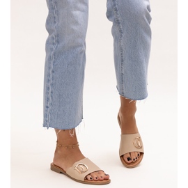 Sandale cu cataramă bej de la Almeita 2