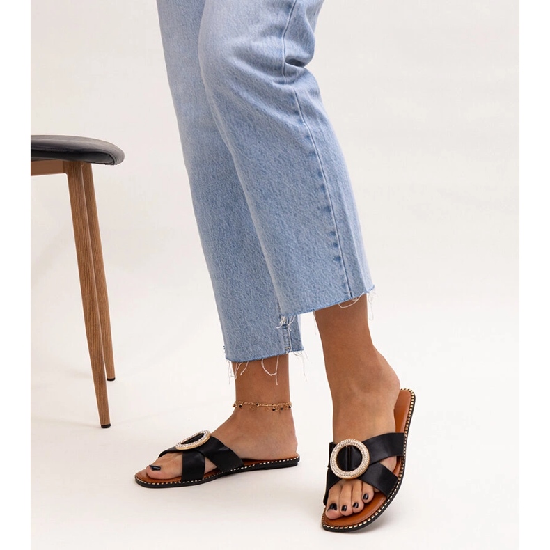 Capace decorate cu o închidere de zircon Salimba negru 1