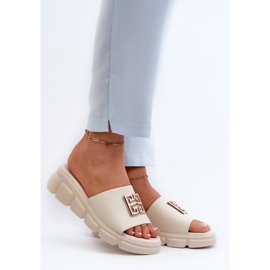 Flip-flops de damă din piele cu decor auriu pe pană Vinceza 41444 bej 2