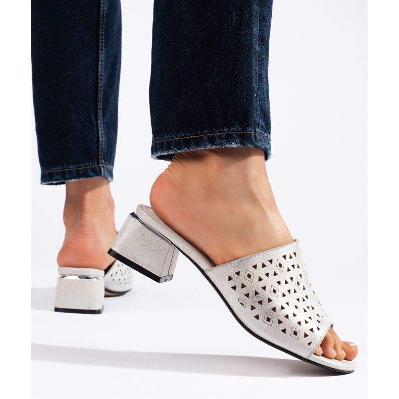 Șlapi ajurate argintii cu toc jos 1