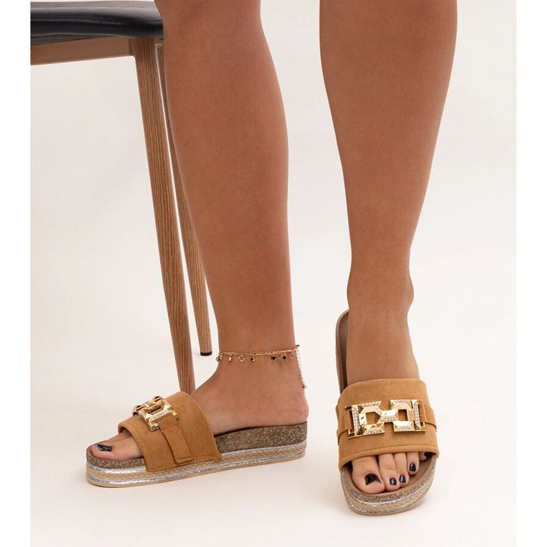 Șlapi maro cu cataramă strălucitoare de la Niamh 1