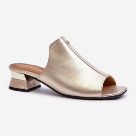 Flip-flops eleganti pentru dama din piele naturala pe tocuri joase Maciejka 06360-25 Aur de aur 1