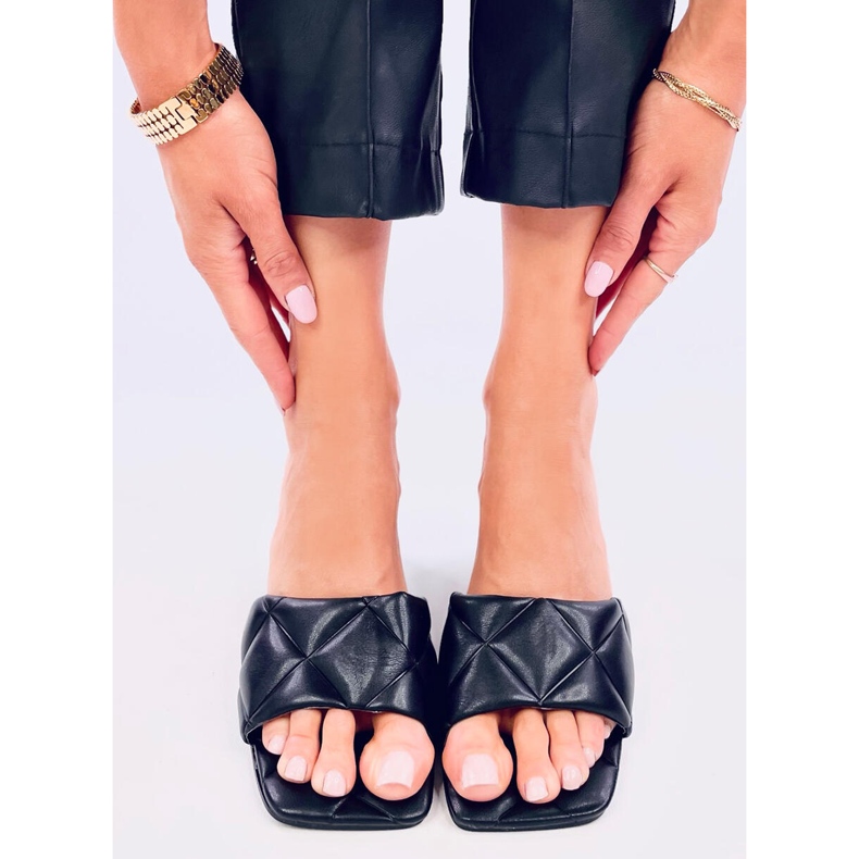 Papuci Helen Black cu toc lat negru 1