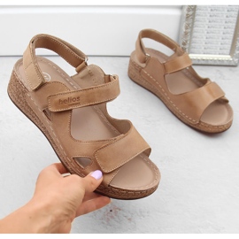 Sandale de damă confortabile din piele, helios bej 138.07 1 Sandale de damă confortabile din piele, helios bej 138.07 1