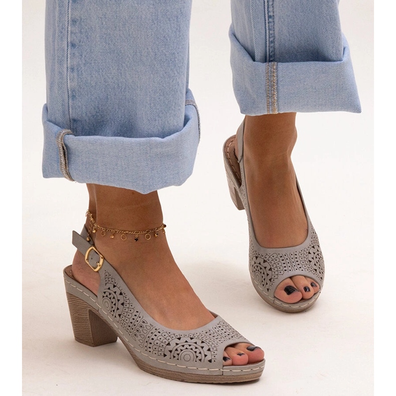 Evento Sandale gri ajurate cu toc de la Riessen 1