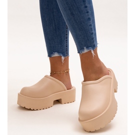 Flip-flops bej cu o talpă Huss masivă 1