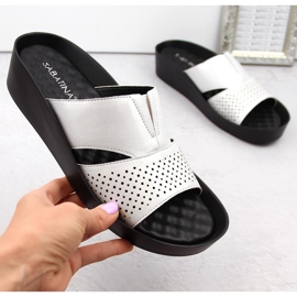 Șlapi de damă argintii cu bandă elastică, argintii strălucitori, Sabatina 2318-4 1