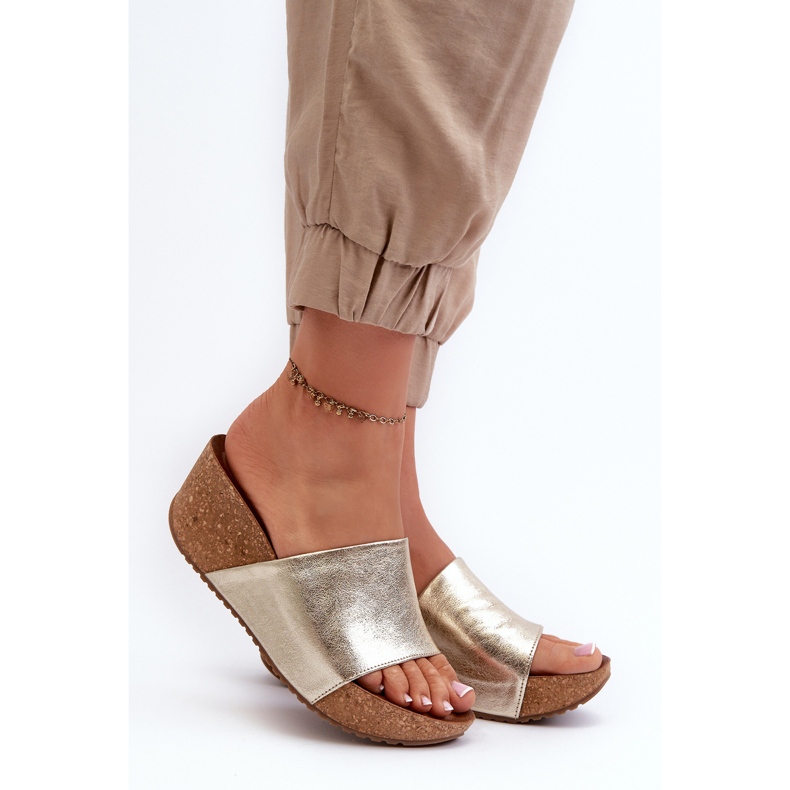 Flip-flops din piele pentru femei Zazoo 40289, cu pană din plută, auriu de aur 2