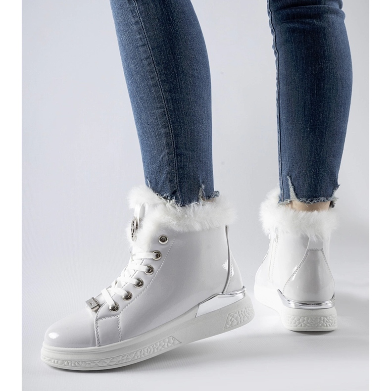 Tenisi albi lacuiti cu blana de la Fiemme 1