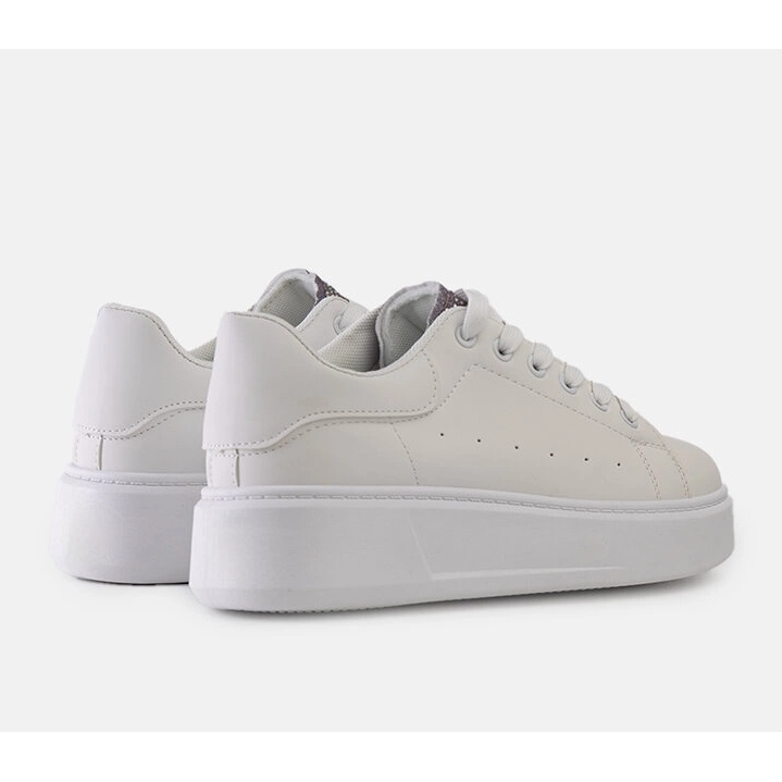 Tenisi albi cu decor Asmait atrăgător 1