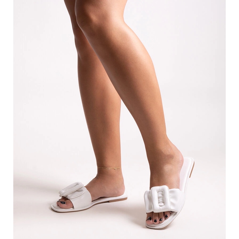 Papuci albi cu cataramă Ganema 1