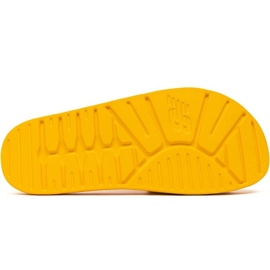 Șlapi New Balance U SUF20SC1 galben 3