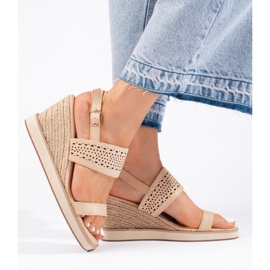 Sandale cu pană de damă bej 1