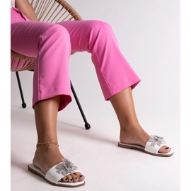 Flip-flops albi cu o floare de zircon Vendula 3