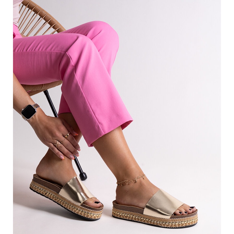 Șlapi aurii cu talpă decorativă Jasmine de aur 1