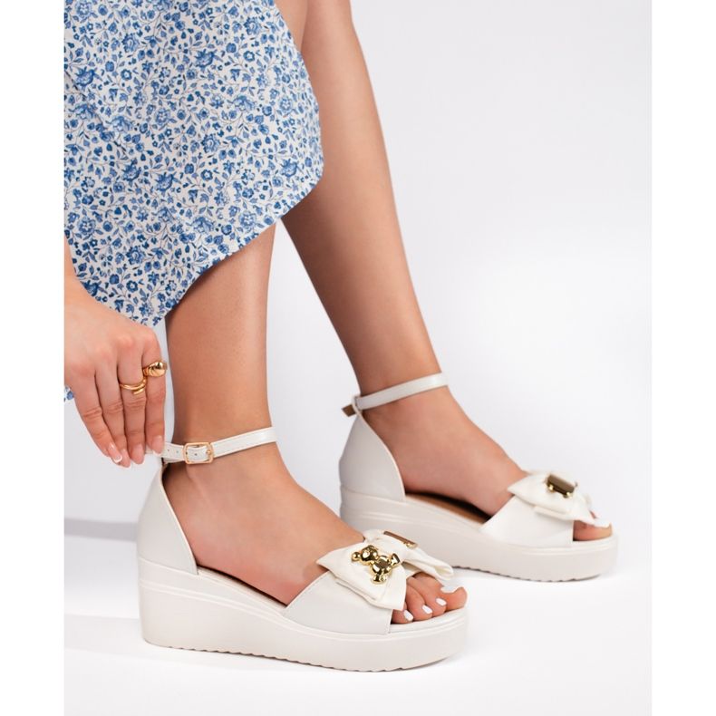 Sandale de damă albe cu pană cu fundă 1 Sandale de damă albe cu pană cu fundă 1