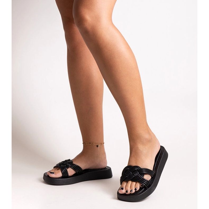 Papuci de cauciuc negru de la Ferrei 1