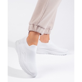 Pantofi sport albi cu slip-on de damă 1