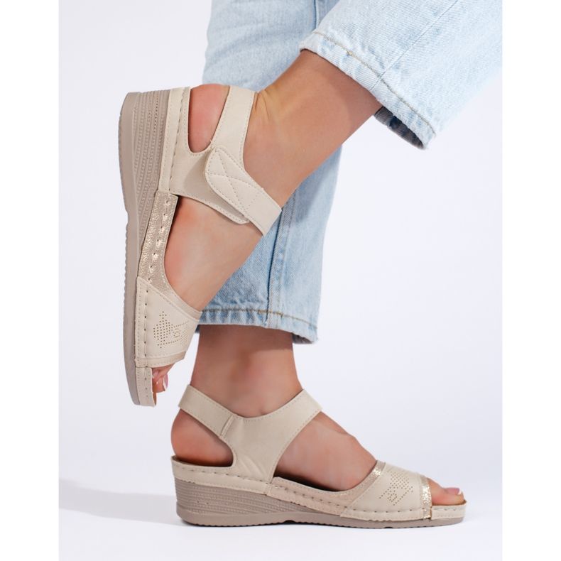 Sandale de dama bej cu velcro 1