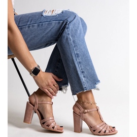 Sandale roz cu toc inalt de la Mikaii 1 Sandale roz cu toc inalt de la Mikaii 1