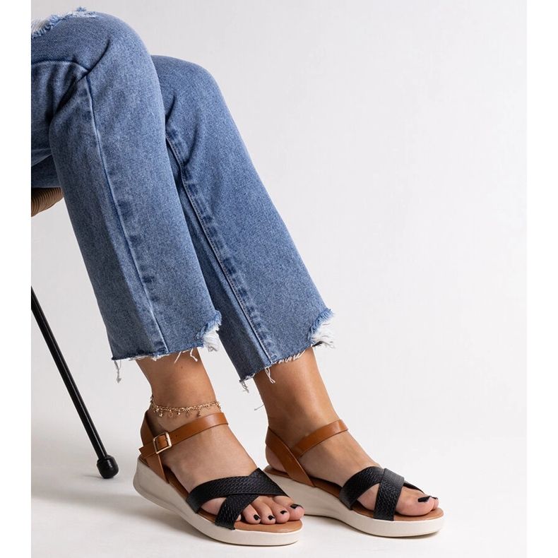 Sandale cu pană joasă negre și maro de la Hakima negru 1