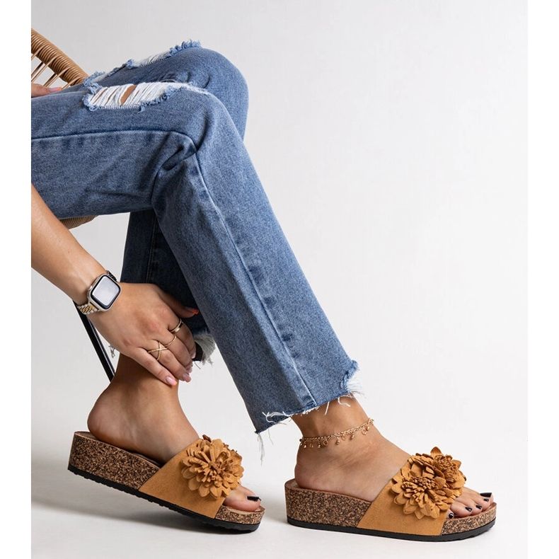 Flip-flops caramel cu flori pe platforma Apolonia maro 1