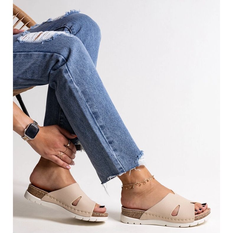 Șlapi bej cu inserție de piele Masha 1