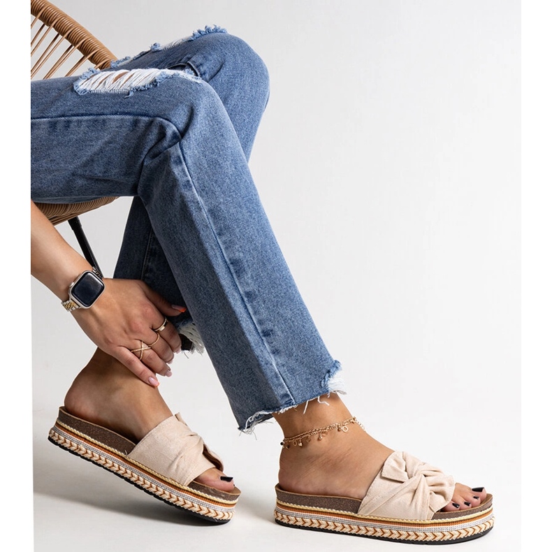 Flip-flops bej masiv, cu talpă decorativă Nibalie 1