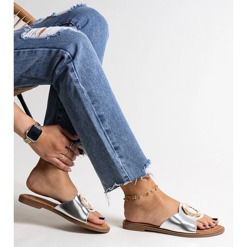 Șlapi argintii cu cataramă decorativă Ganea 1