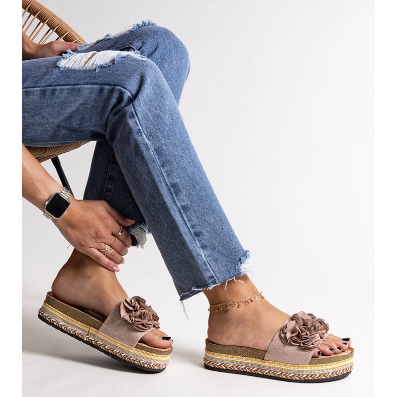 Slapi bej decorate cu flori Mehret 1