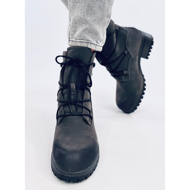 Cizme pe protectorul Harbour Gris 1