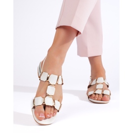 Sandale plate albe elegante 1 Sandale plate albe elegante 1