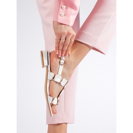 Sandale plate albe elegante 2 Sandale plate albe elegante 2