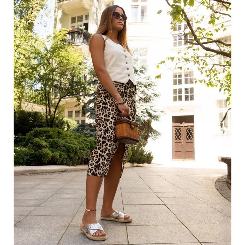 Papuci ajurati argintii de la Awet 1