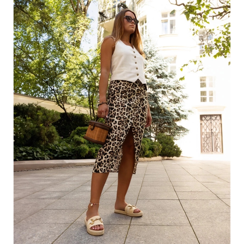 Șlapi bej cu cataramă aurie de la Feorie 2