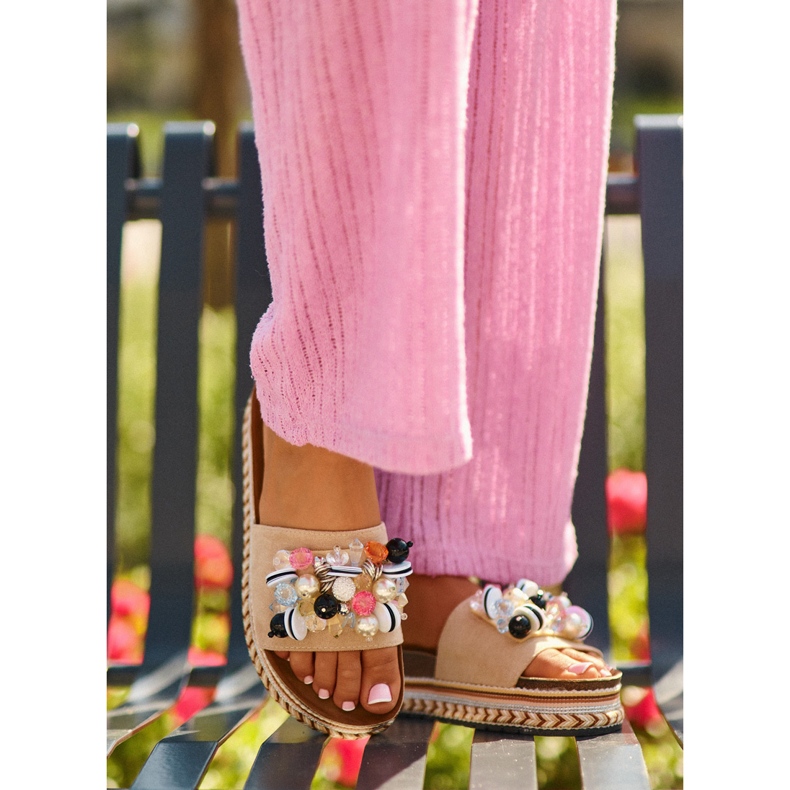 Slapi Dama Pe Platforma Cu Decoratiuni S.Barski HY077 Bej 1