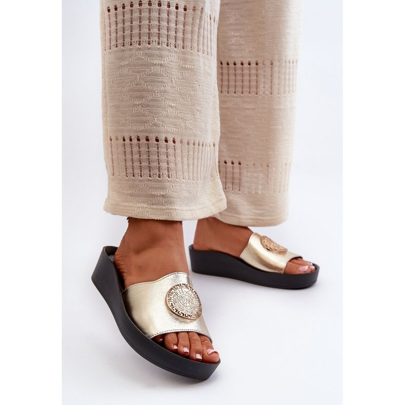 Flip-flops din piele pentru femei Zazoo 2920 cu detalii aurii aurii de aur 2