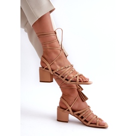 Sandale cu lac scăzut decorate cu știfturi de cămilă bej 4