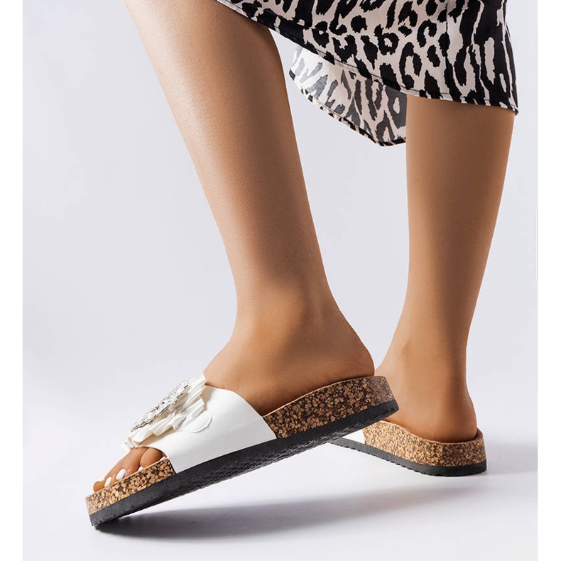 Papuci albi cu talpa de pluta de la Roy 2