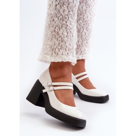 Pumps albi patentați cu tocuri groase de Halmina 2