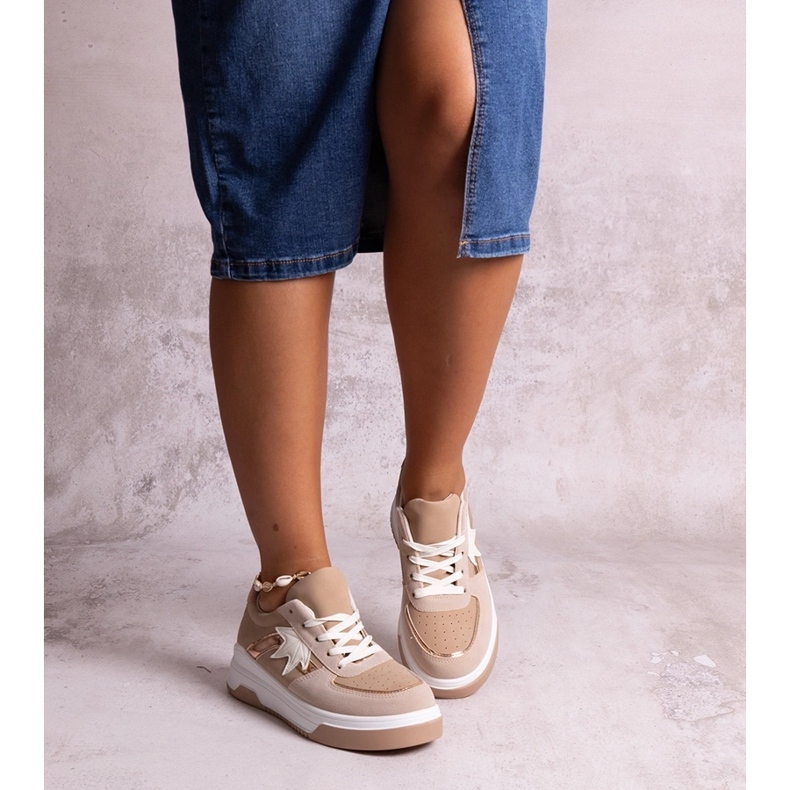 Adidași bej cu inserție în oglindă de la Kollins 1