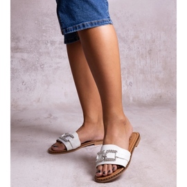 Șlapi albi cu cataramă decorativă de la Rochaela 1