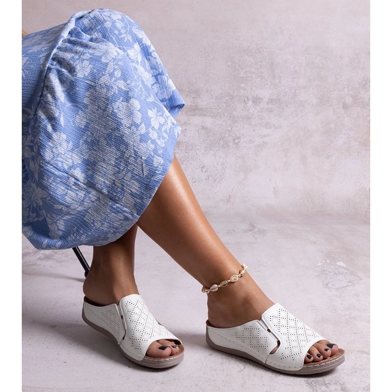 Tobogane perforate albe Marouna 1