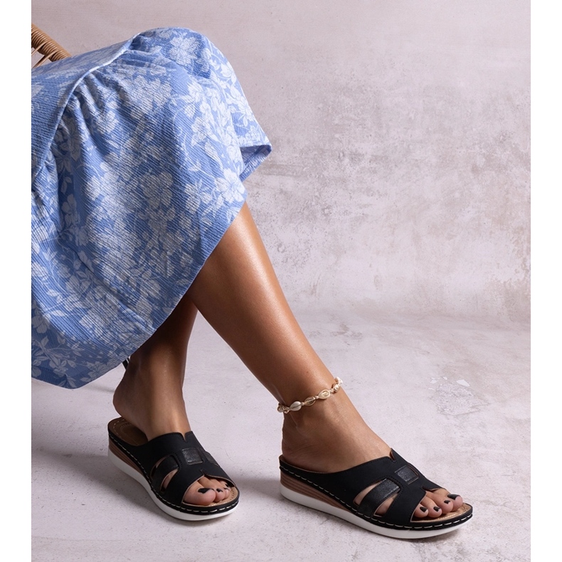 Papuci negri ușori cu pană joasă de la Mifsuda negru 1 Papuci negri ușori cu pană joasă de la Mifsuda negru 1